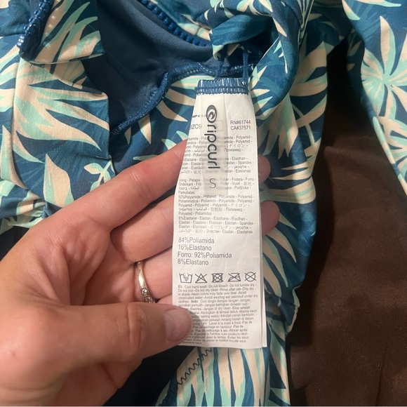 RIPCURL surf suit - Picture 8 of 12